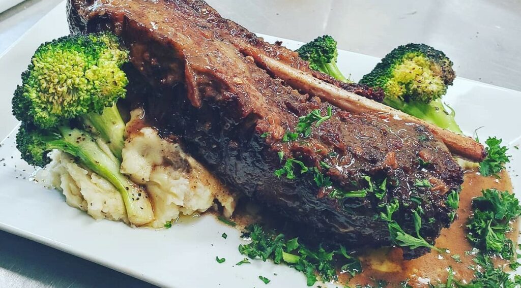 Beef ribs, potatoes and broccoli