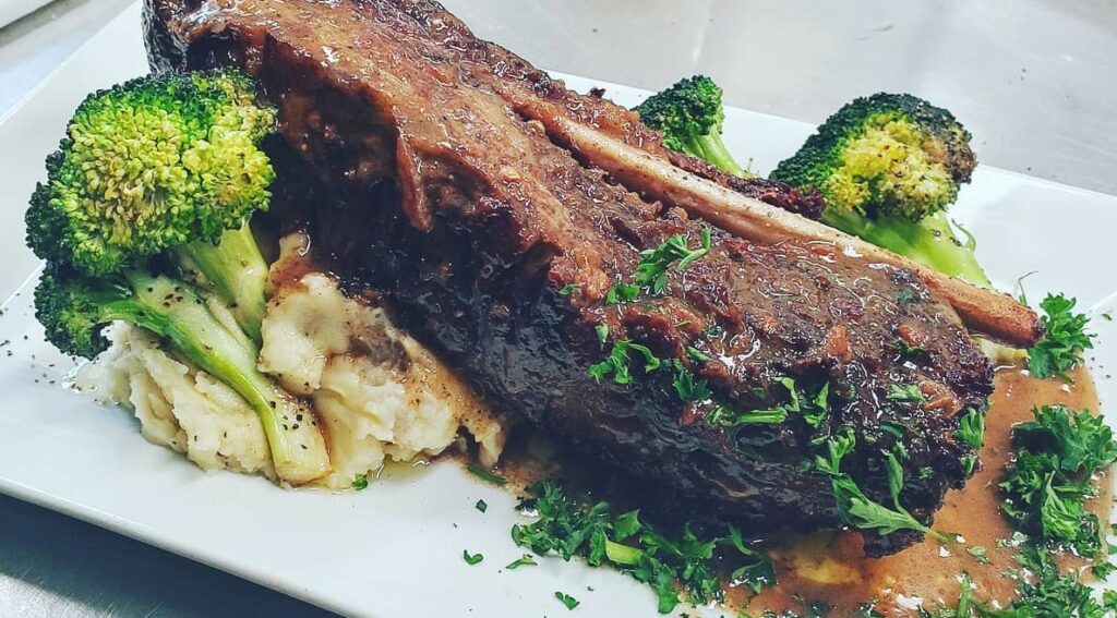 Beef ribs, potatoes and broccoli